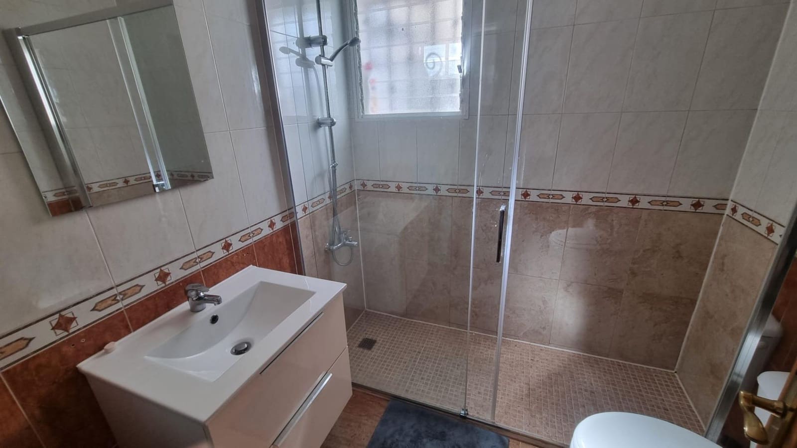 3 soverom Kjedet enebolig til salgs i Guardamar del Segura med svømmebasseng garasje - € 199 000 (Ref: 10159694)
