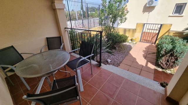 3 soverom Kjedet enebolig til salgs i Guardamar del Segura med svømmebasseng garasje - € 199 000 (Ref: 10159694)