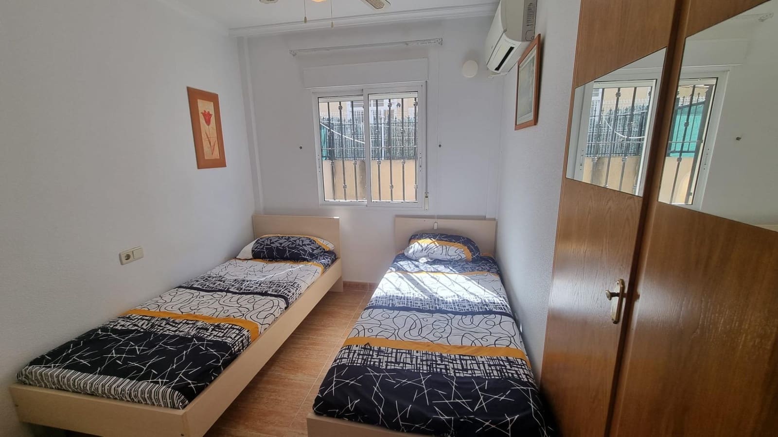 3 soverom Kjedet enebolig til salgs i Guardamar del Segura med svømmebasseng garasje - € 199 000 (Ref: 10159694)