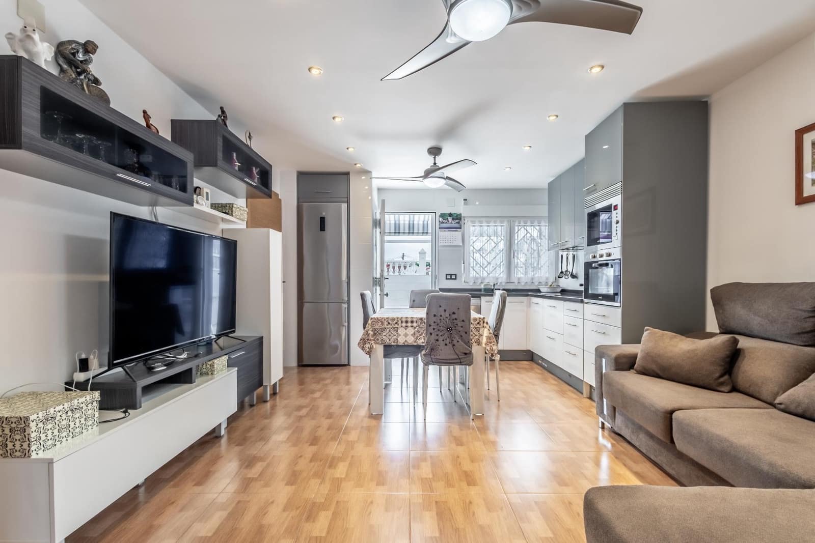 3 makuuhuone Rivitalo myytävänä paikassa Torrevieja - 169 000 € (Ref: 10173962)