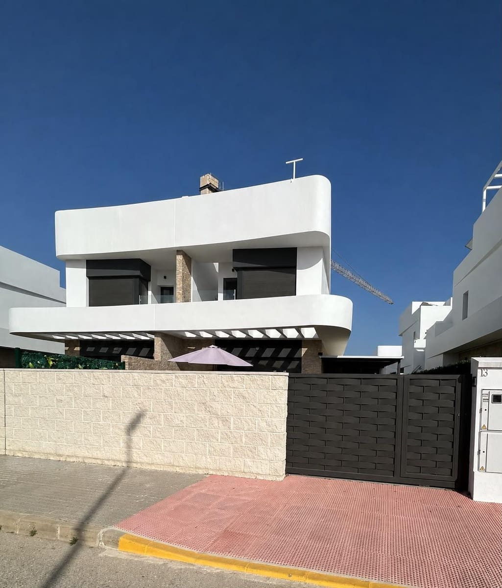 Chalet de 2 habitaciones en Los Montesinos en venta con piscina garaje - 342.900 € (Ref: 10184919)