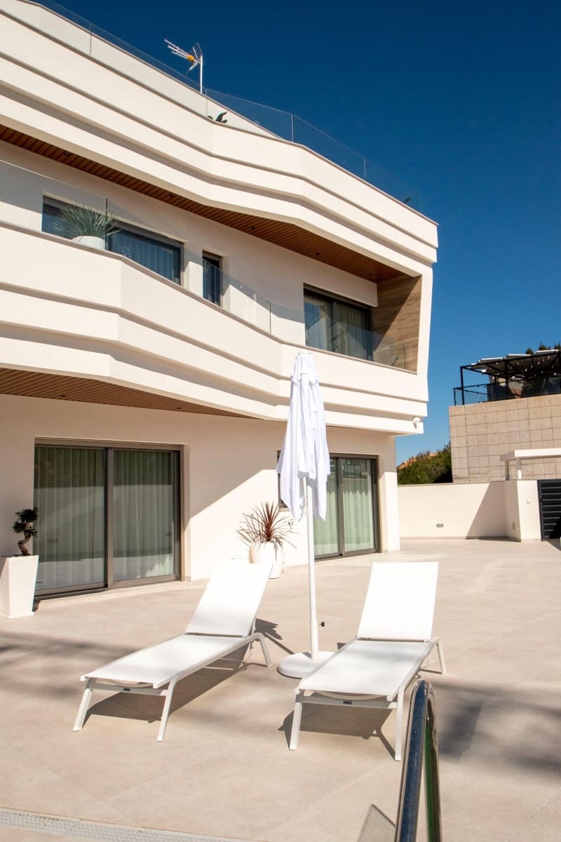 4 sypialnia Willa na sprzedaż w Campoamor z basenem garażem - 1 530 000 € (Ref: 7871169)