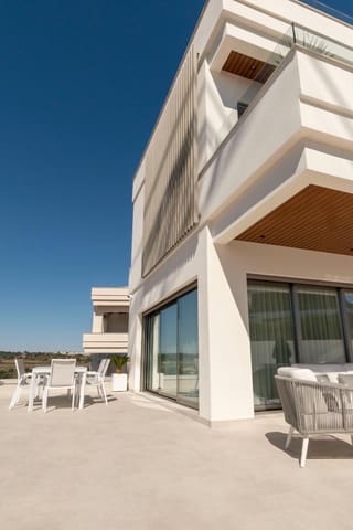 4 makuuhuone Huvila myytävänä paikassa Campoamor, Orihuela mukana uima-altaan 
autotalli - 1 530 000 € (Ref: 7871169)