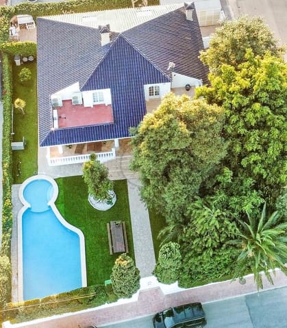 4 soverom Villa til salgs i Centro, Torrevieja med svømmebasseng garasje - € 890 000 (Ref: 8146308)