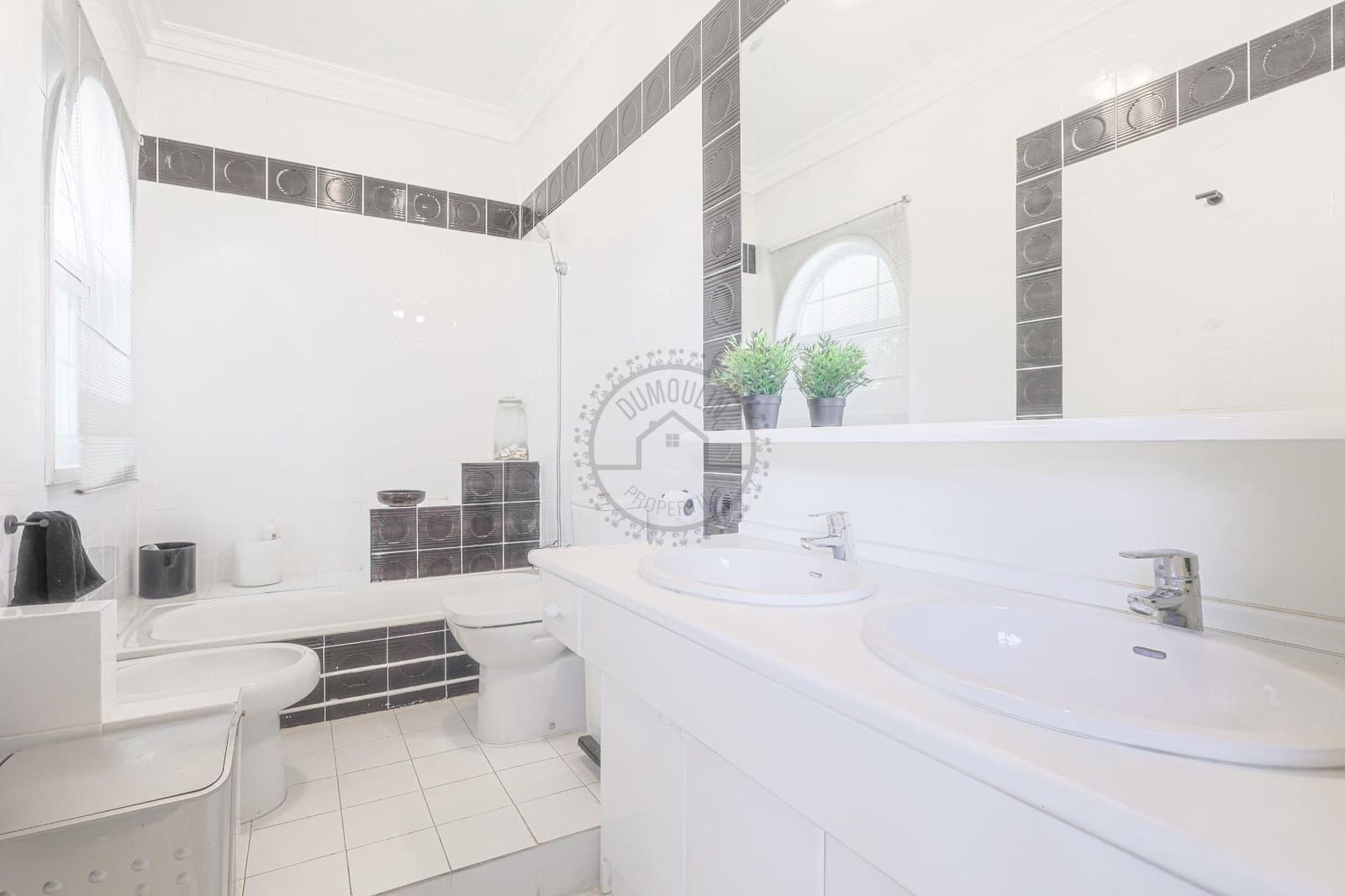 4 soverom Villa til salgs i Torrevieja med svømmebasseng garasje - € 890 000 (Ref: 8146308)