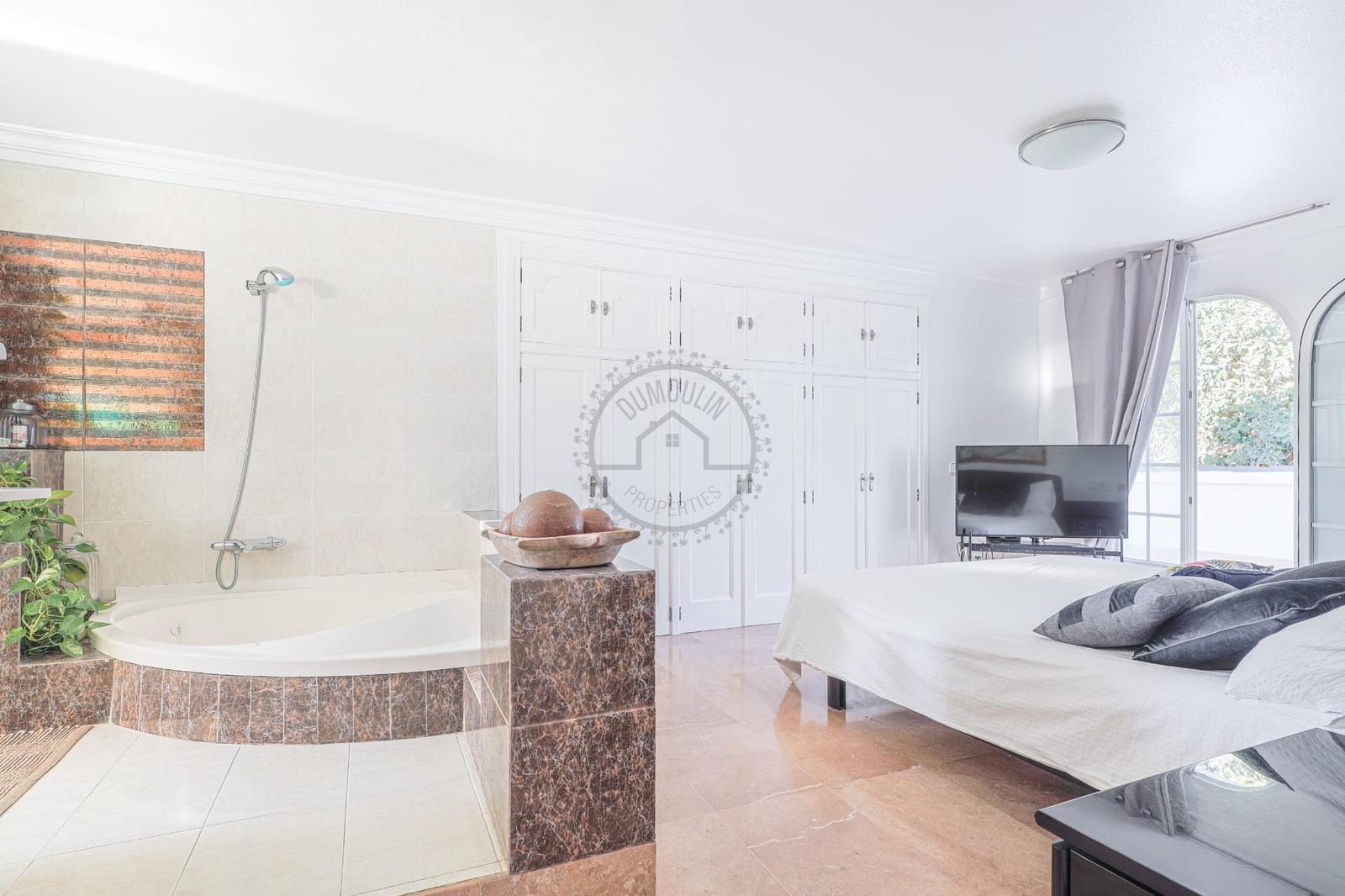 4 soverom Villa til salgs i Torrevieja med svømmebasseng garasje - € 890 000 (Ref: 8146308)