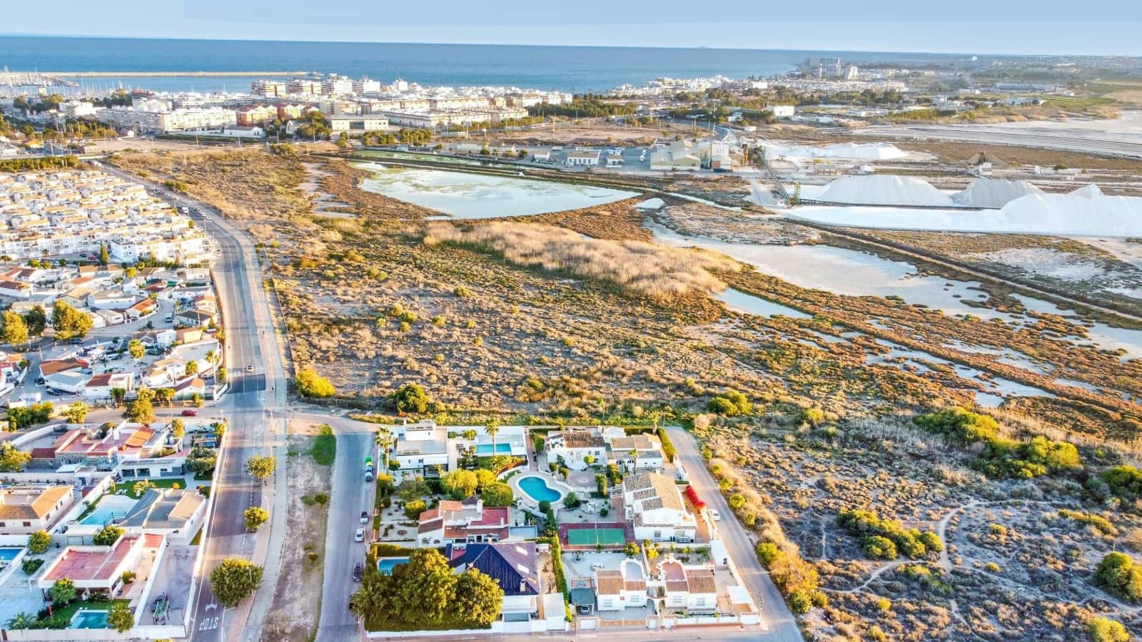 4 soverom Villa til salgs i Torrevieja med svømmebasseng garasje - € 890 000 (Ref: 8146308)