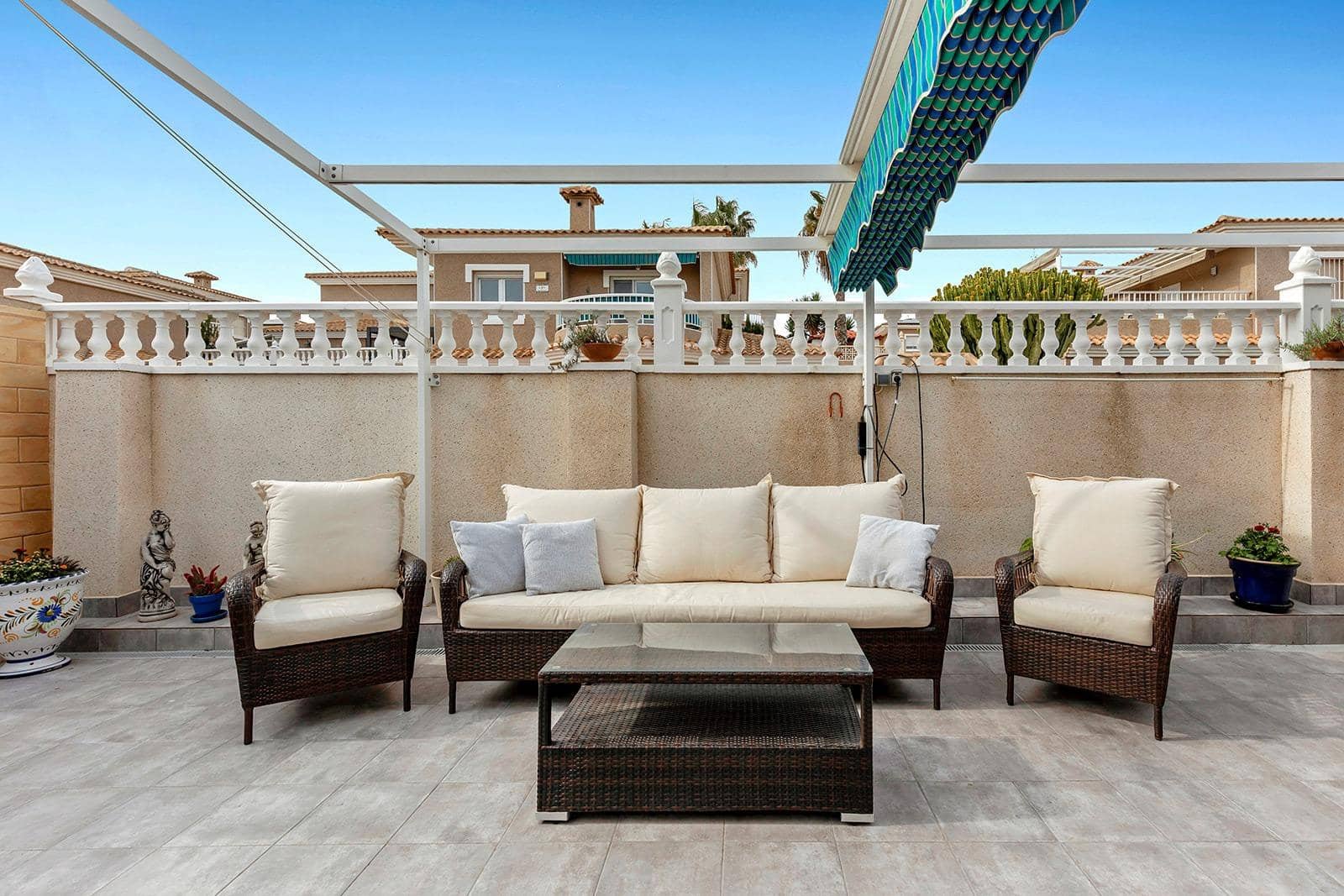 5 sypialnia Willa na sprzedaż w Torrevieja z basenem - 410 000 € (Ref: 8879816)