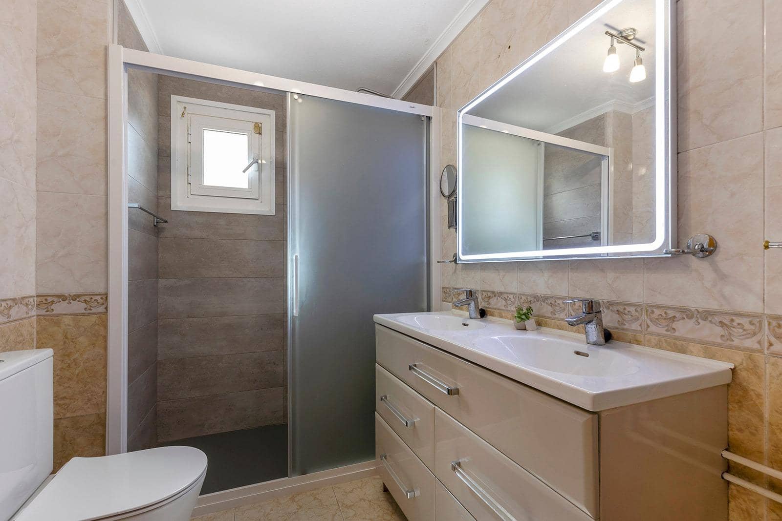 5 sypialnia Willa na sprzedaż w Torrevieja z basenem - 410 000 € (Ref: 8879816)