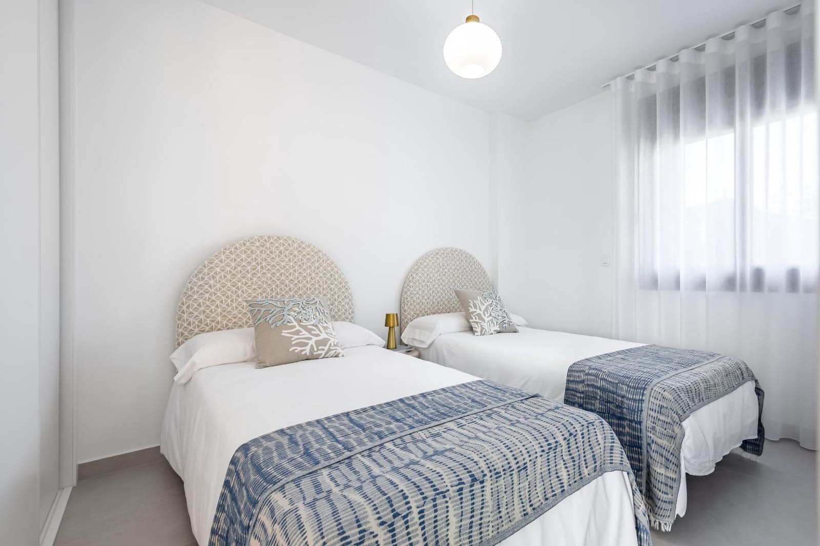 2 bedroom Apartment for sale in La Villajoyosa / Vila Joiosa with pool - € 349,000 (Ref: 9042155)