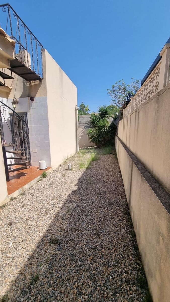 3 soveværelse Semi-Rækkehus til salg i Guardamar del Segura med swimmingpool - € 233.000 (Ref: 9173397)