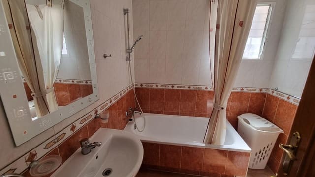 3 slaapkamer Halfvrijstaande villa te koop in Guardamar del Segura met zwembad - € 233.000 (Ref: 9173397)