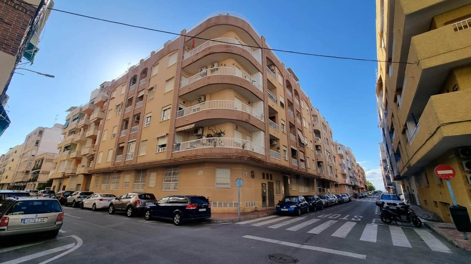 2 soverom Leilighet til salgs i Torrevieja med garasje - € 126 000 (Ref: 9282129)