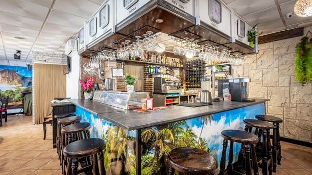 Business for sale in Torrevieja - € 280,000 (Ref: 9282130)