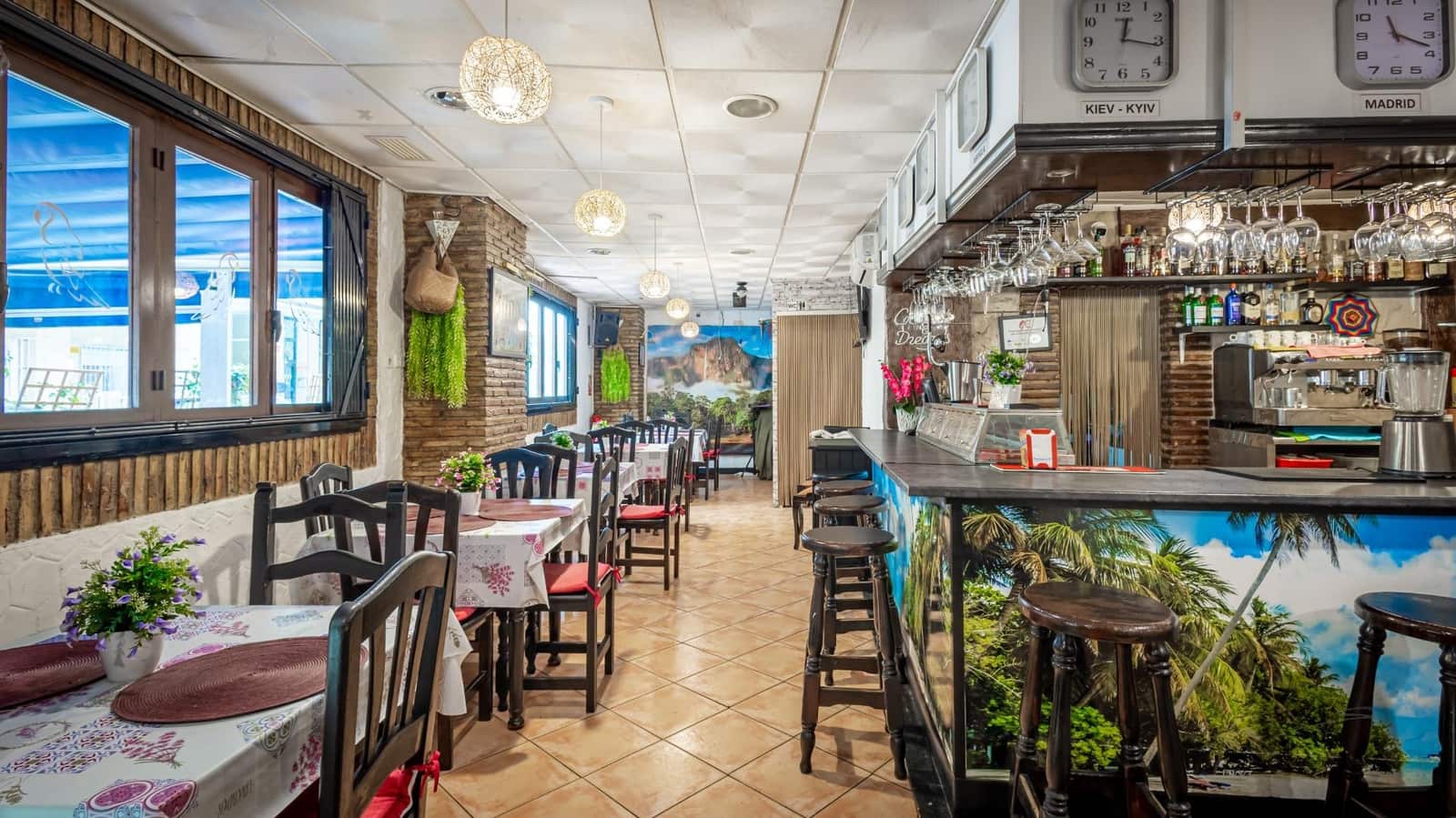 Biznes na sprzedaż w Torrevieja - 280 000 € (Ref: 9282130)