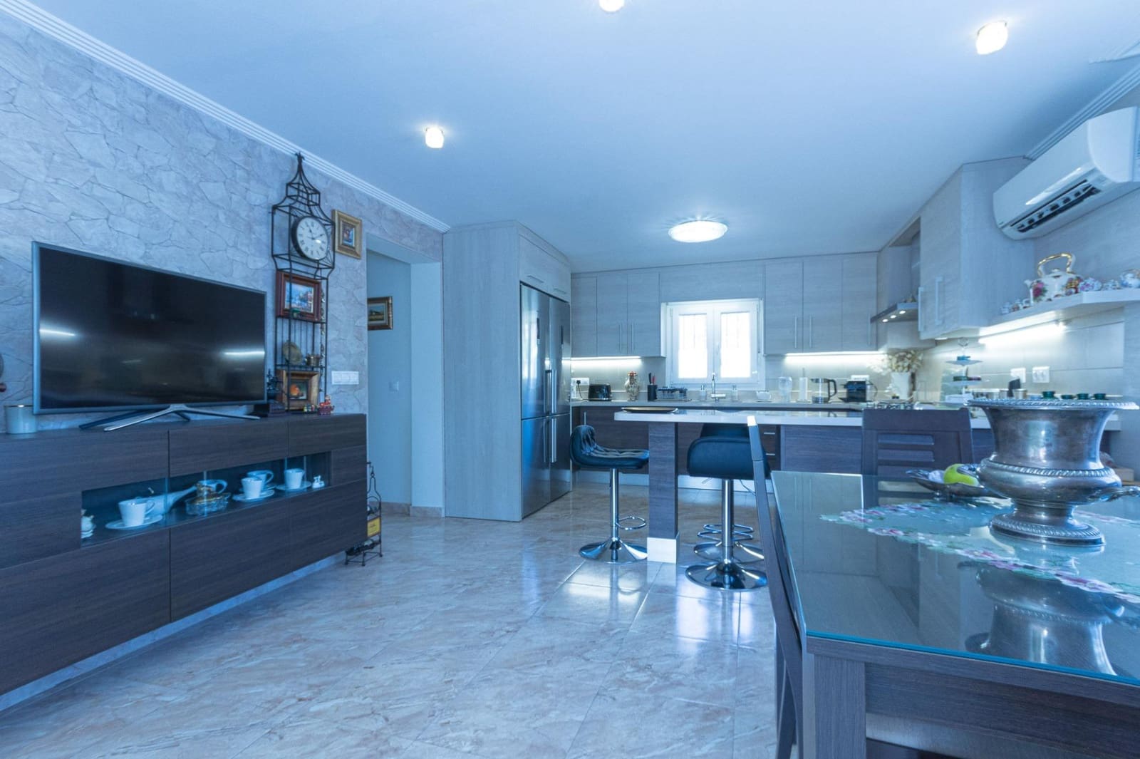 Chalet de 5 habitaciones en Torrevieja en venta con piscina garaje - 930.000 € (Ref: 9330584)