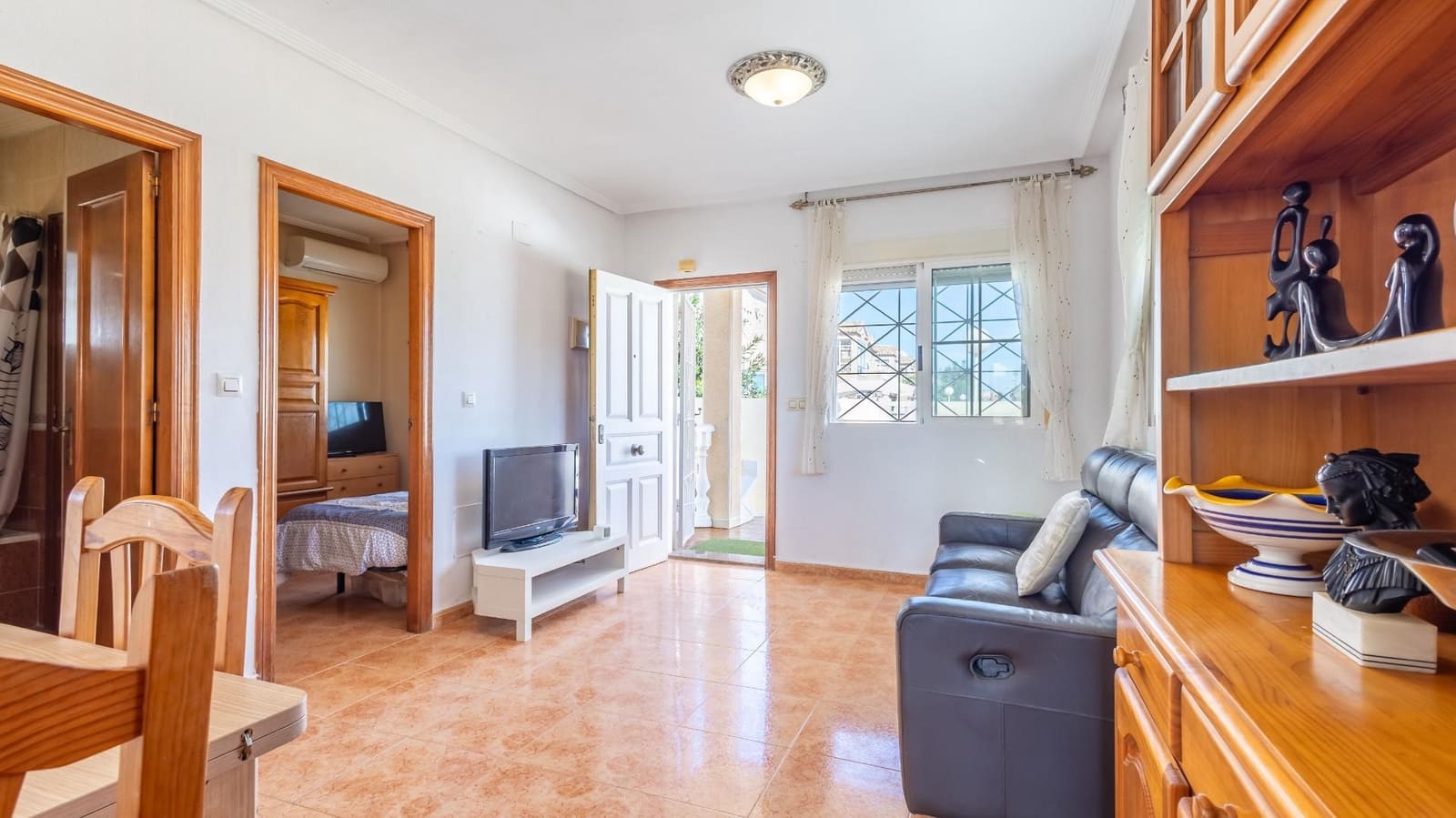 2 sypialnia Willa na sprzedaż w Torrevieja z basenem - 235 000 € (Ref: 9345012)