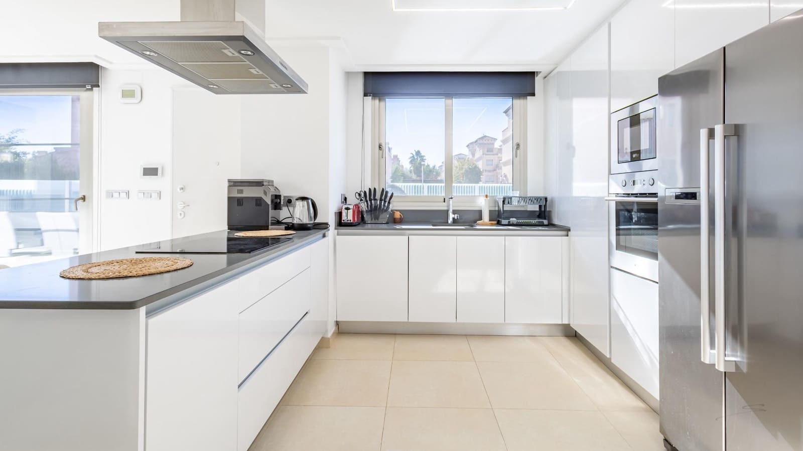 Chalet de 4 habitaciones en Orihuela Costa en venta con piscina - 630.000 € (Ref: 9427147)