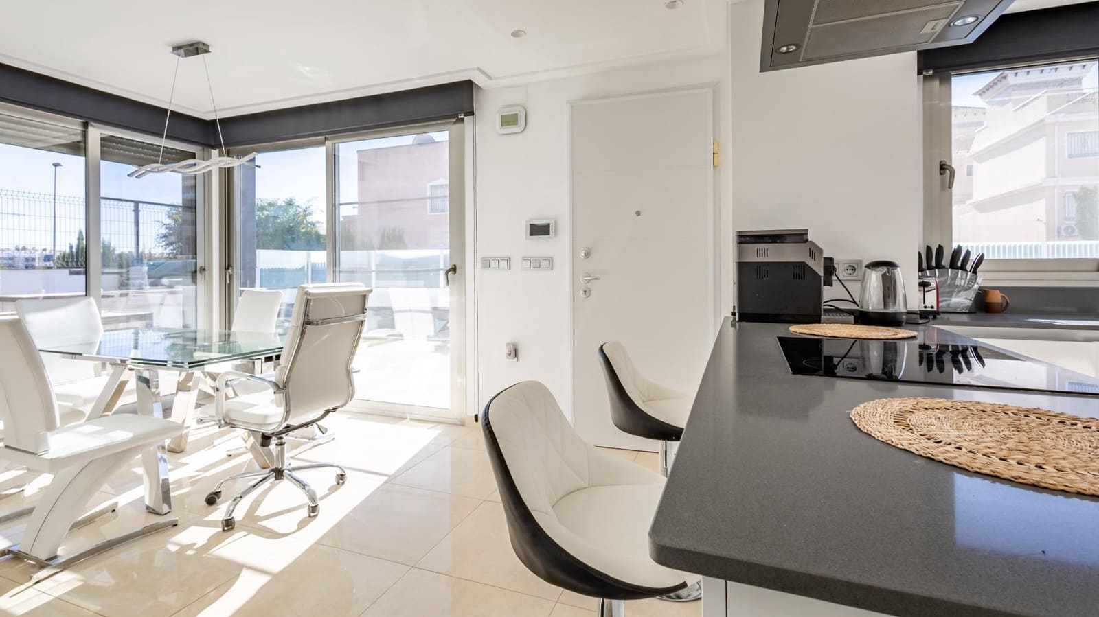 Chalet de 4 habitaciones en Orihuela Costa en venta con piscina - 630.000 € (Ref: 9427147)