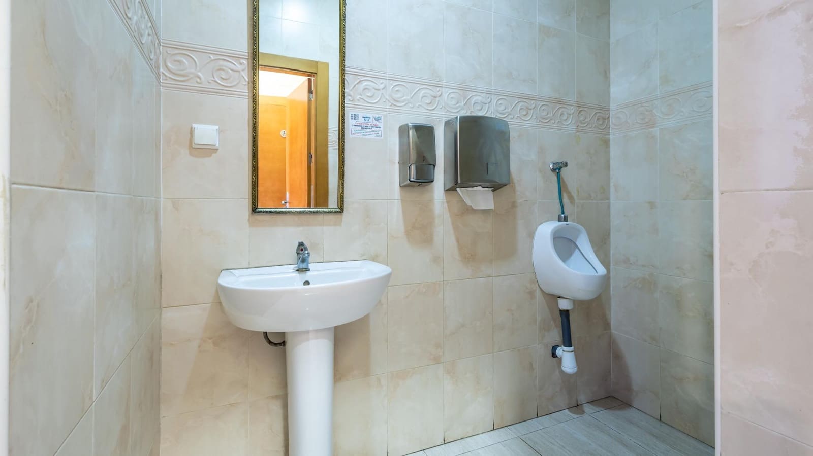 Kommersiell til salgs i Torrevieja - € 190 000 (Ref: 9472944)