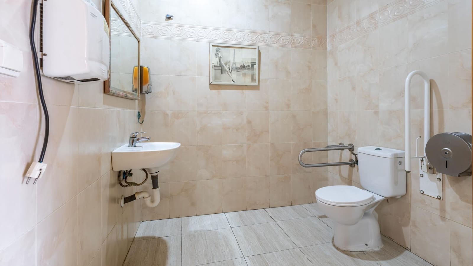 Kommersiell til salgs i Torrevieja - € 190 000 (Ref: 9472944)