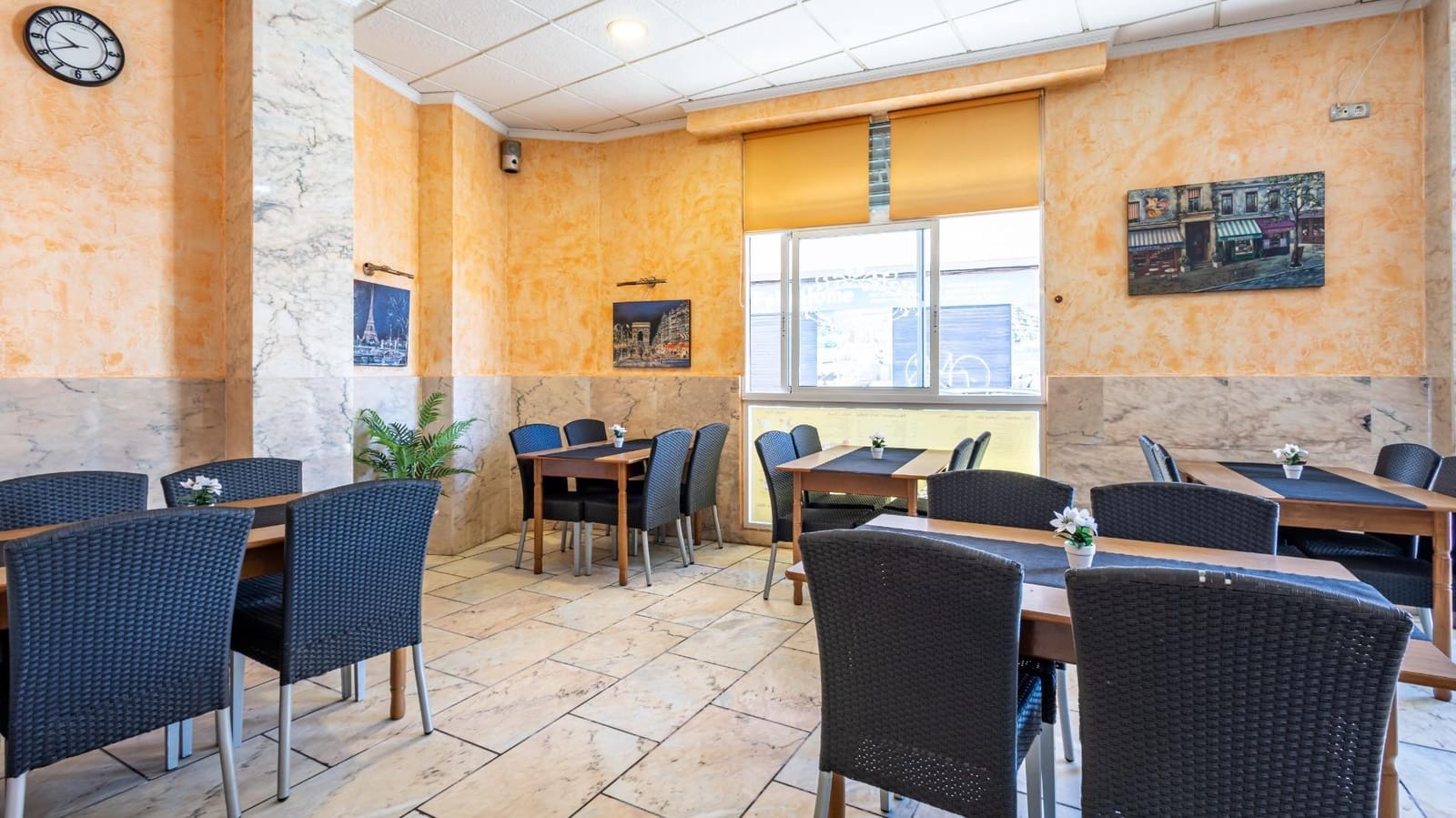 Kommersiell til salgs i Torrevieja - € 190 000 (Ref: 9472944)