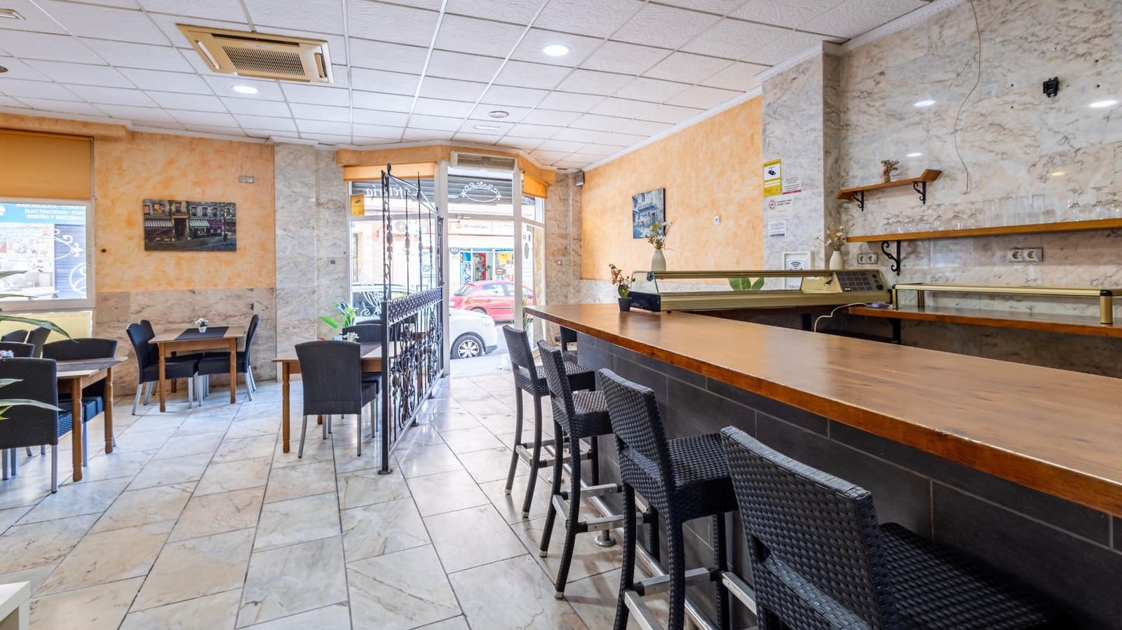 Kommersiell til salgs i Torrevieja - € 190 000 (Ref: 9472944)