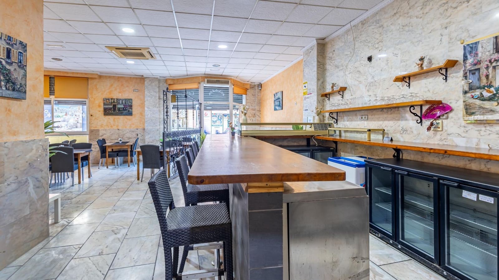 Kommersiell til salgs i Torrevieja - € 190 000 (Ref: 9472944)