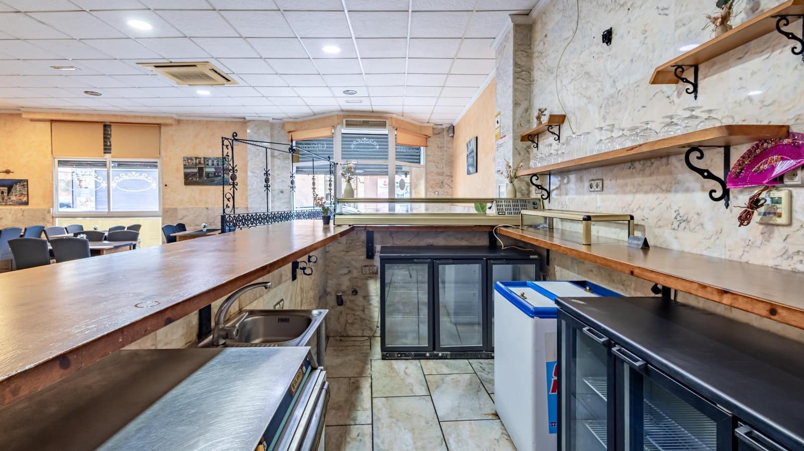 Kommersiell til salgs i Torrevieja - € 190 000 (Ref: 9472944)