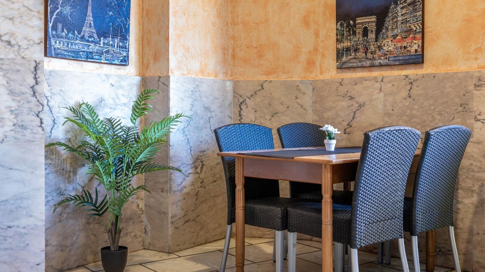 Kommersiell til salgs i Torrevieja - € 190 000 (Ref: 9472944)