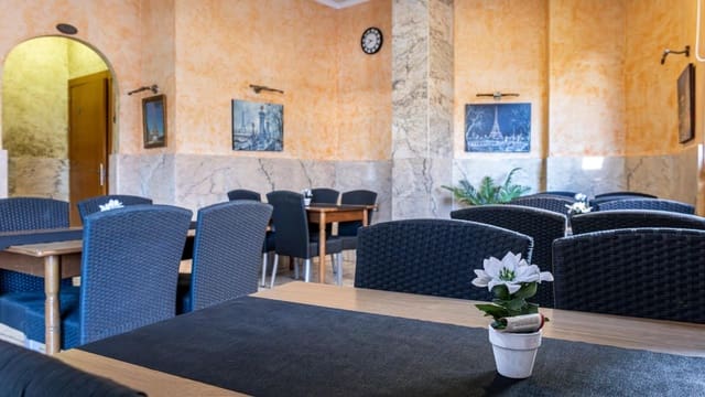 Kommersiell til salgs i Torrevieja - € 190 000 (Ref: 9472944)