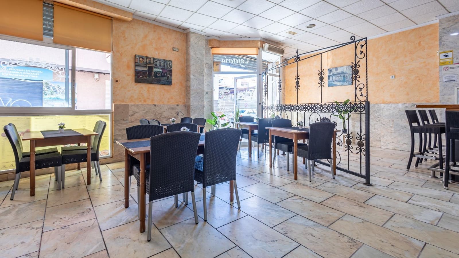 Kommersiell til salgs i Torrevieja - € 190 000 (Ref: 9472944)