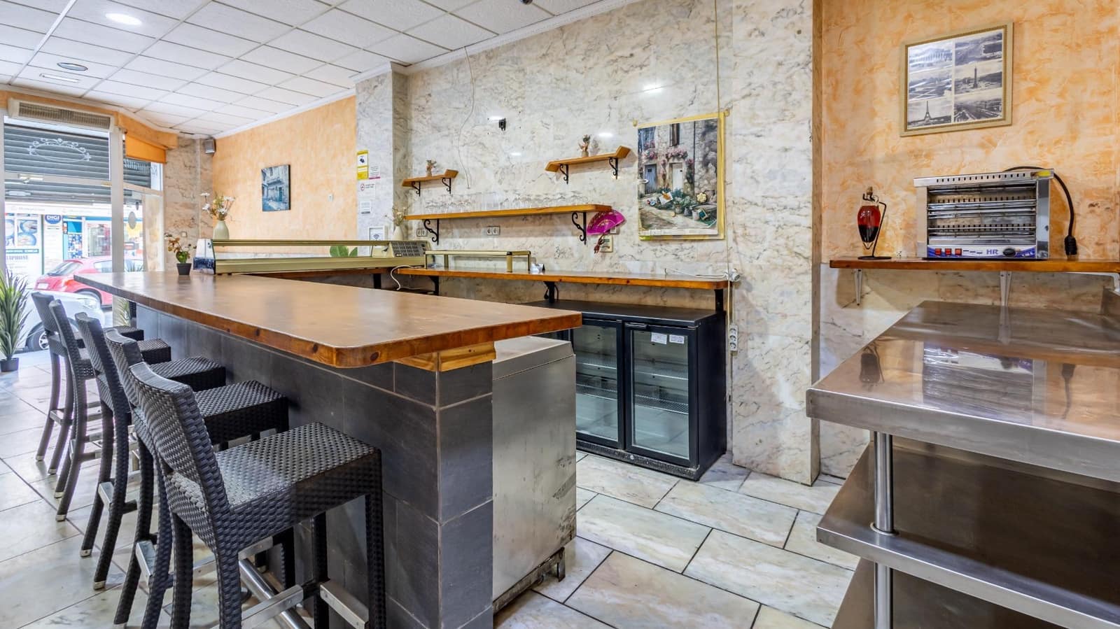 Kommersiell til salgs i Torrevieja - € 190 000 (Ref: 9472944)