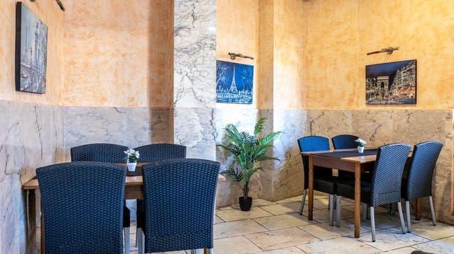 Kommersiell til salgs i Torrevieja - € 190 000 (Ref: 9472944)