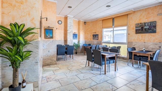 Comercial para venda em Torrevieja - 190 000 € (Ref: 9472944)