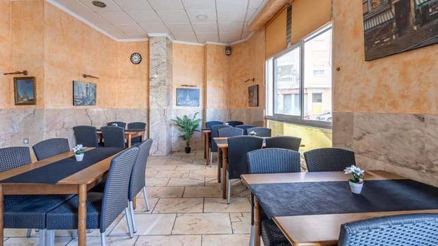 Comercial para venda em Torrevieja - 190 000 € (Ref: 9472944)