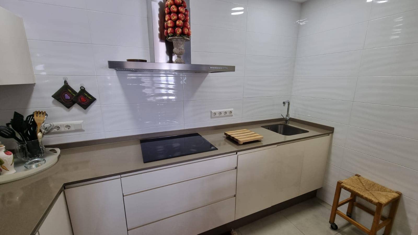 Apartamento de 2 habitaciones en Torrevieja en venta con piscina - 379.000 € (Ref: 9527641)