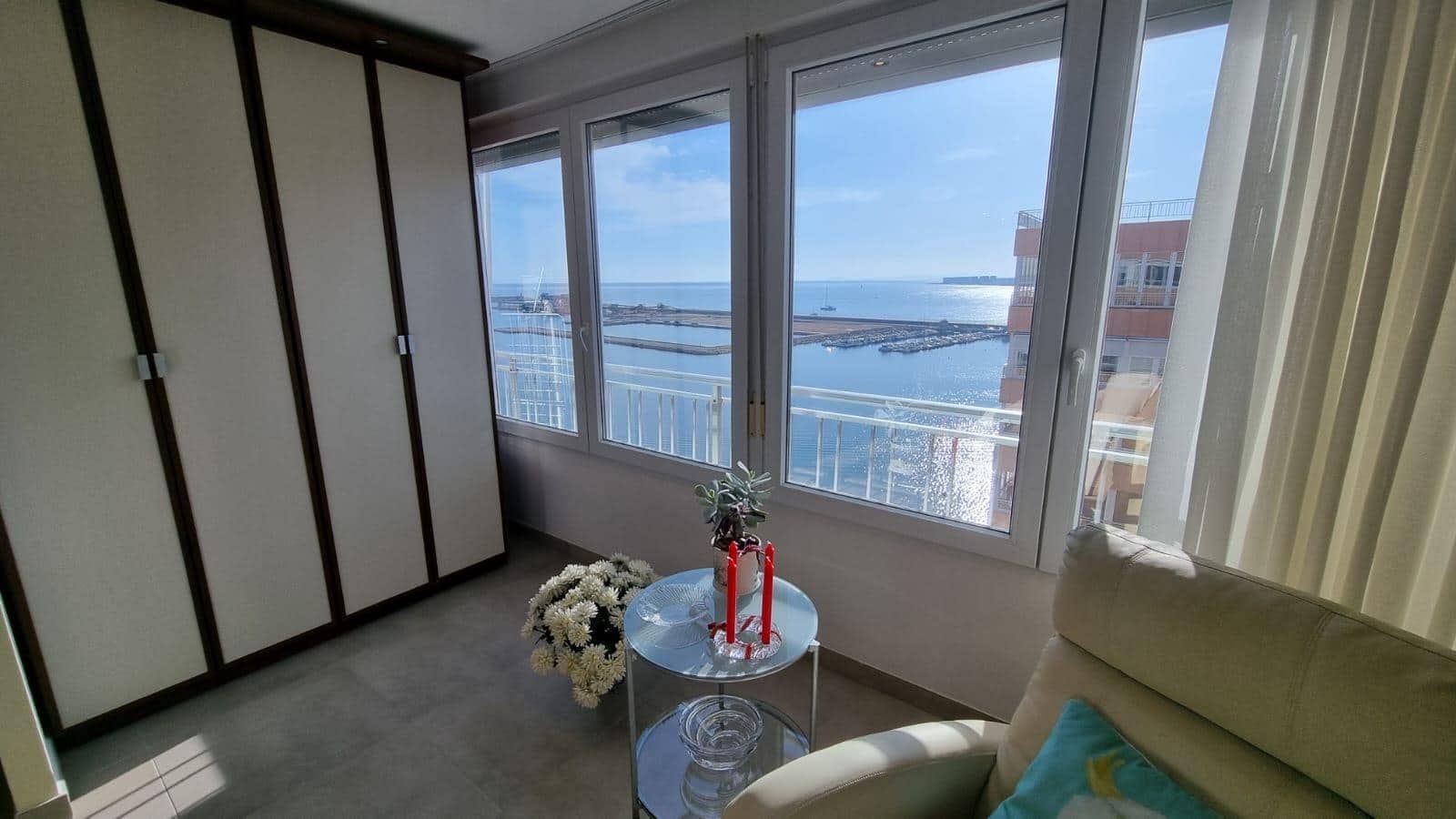 Apartamento de 2 habitaciones en Torrevieja en venta con piscina - 379.000 € (Ref: 9527641)