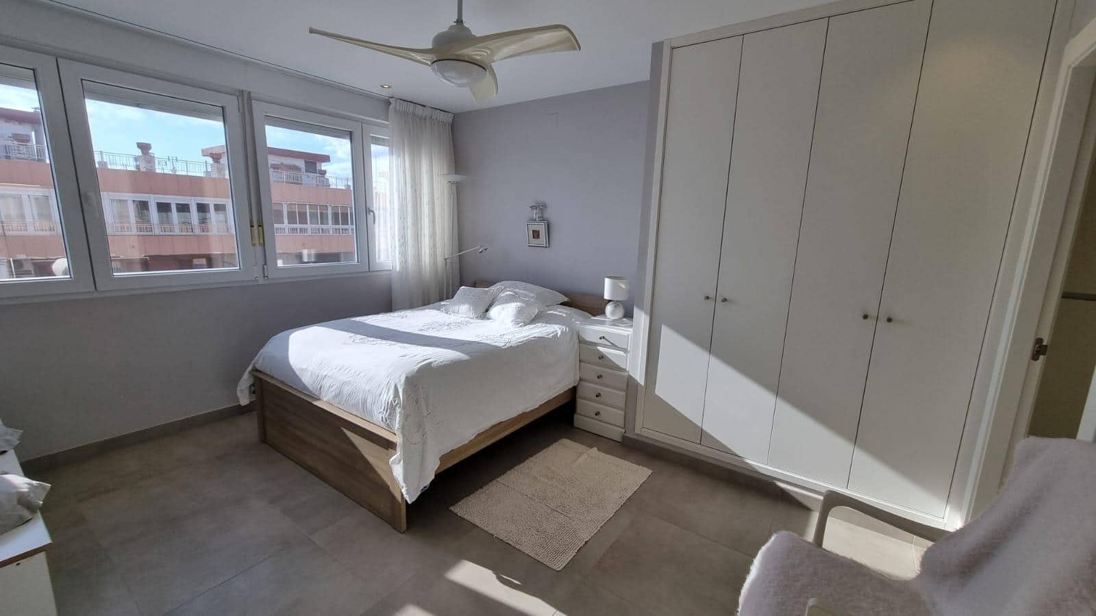Apartamento de 2 habitaciones en Torrevieja en venta con piscina - 379.000 € (Ref: 9527641)