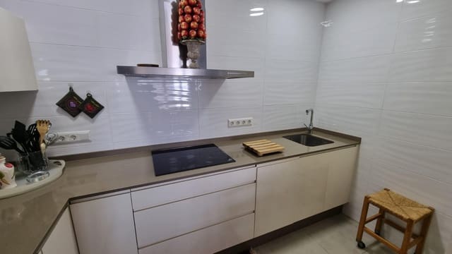Apartamento de 2 habitaciones en Playa del Acequión, Torrevieja en venta con piscina - 379.000 € (Ref: 9527641)