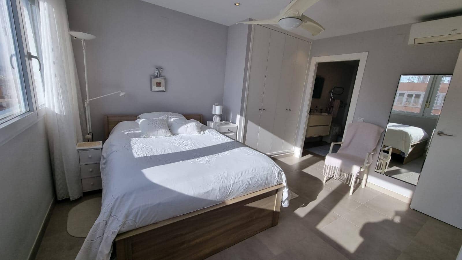 Apartamento de 2 habitaciones en Torrevieja en venta con piscina - 379.000 € (Ref: 9527641)