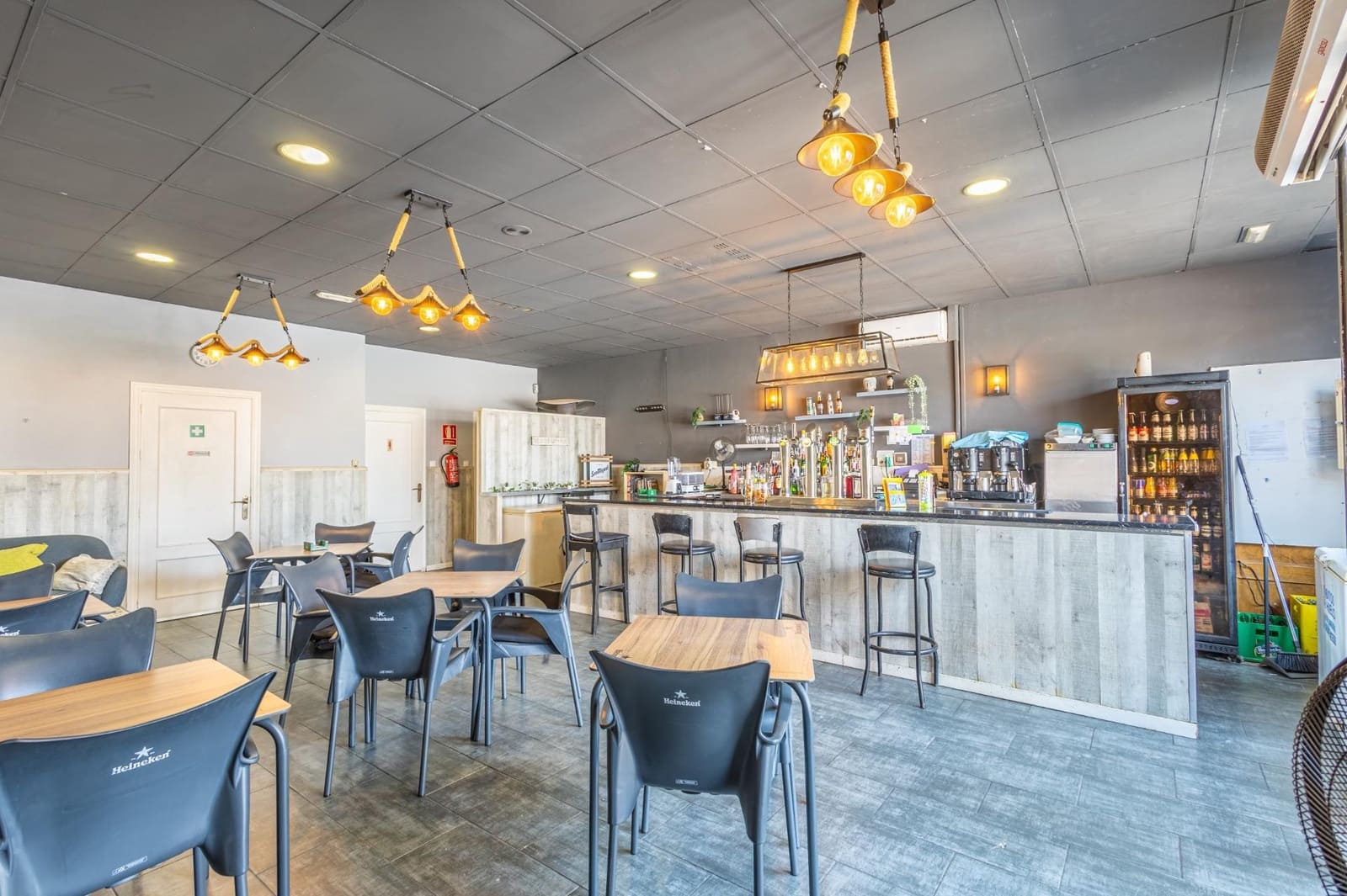 Business for rent in Orihuela Costa - € 820 (Ref: 9651898)