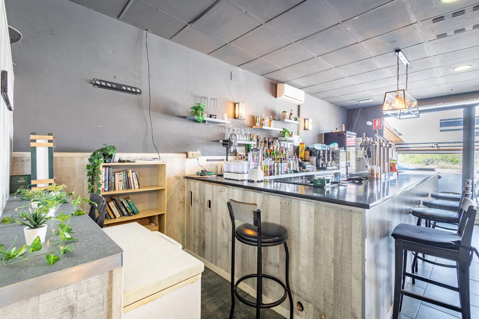 Business for rent in Orihuela Costa - € 820 (Ref: 9651899)