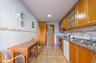 4 Zimmer Wohnung zu verkaufen in Torrevieja mit Garage - 235.000 € (Ref: 9666453)