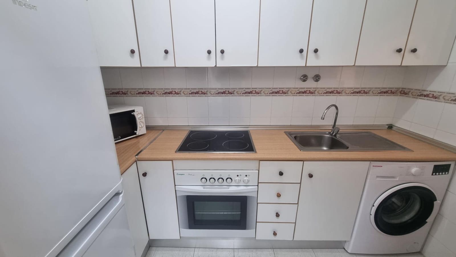 2 bedroom Beach Apartment for sale in La Veleta - € 133,000 (Ref: 9807923)