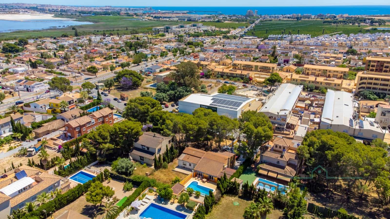 2 soveværelse Semi-Rækkehus til salg i Los Balcones med swimmingpool - € 420.000 (Ref: 9861846)