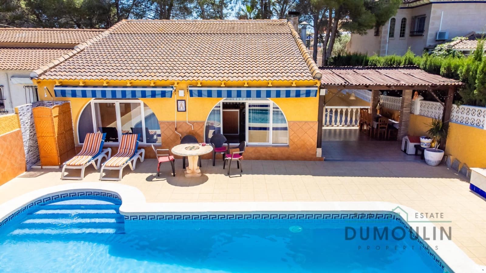 2 soveværelse Semi-Rækkehus til salg i Los Balcones med swimmingpool - € 420.000 (Ref: 9861846)