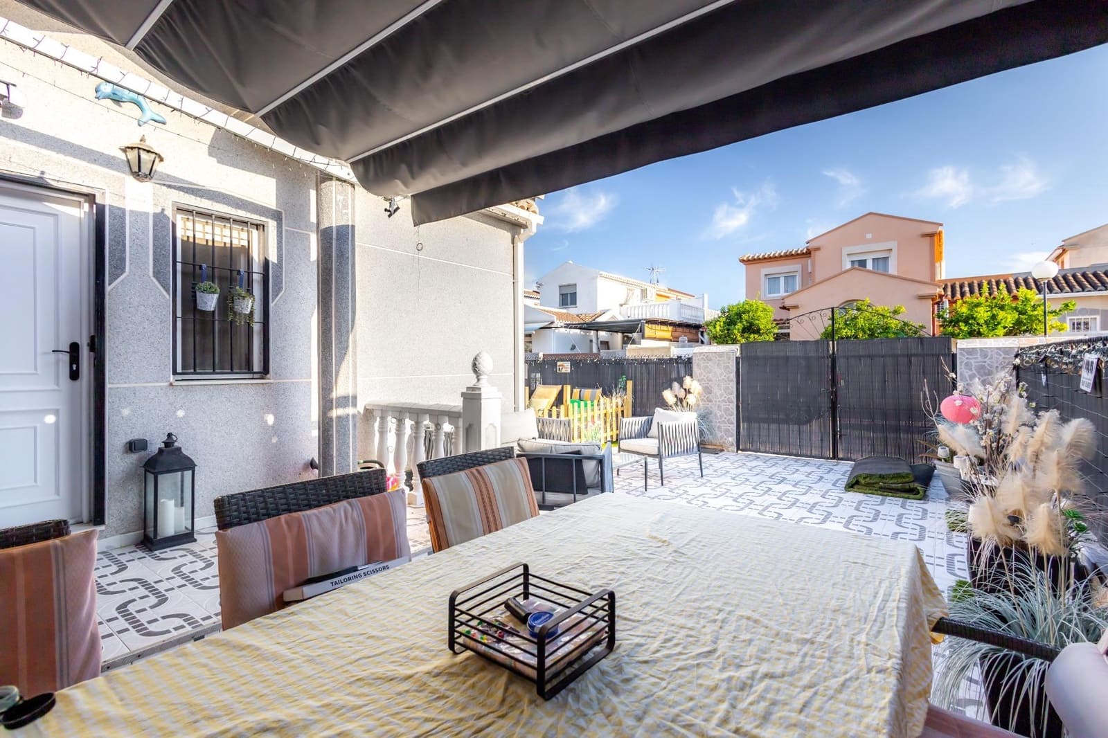 3 slaapkamer Halfvrijstaande villa te koop in Torrevieja met zwembad garage - € 224.000 (Ref: 9936366)