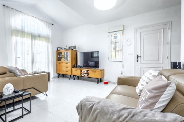 Pareado de 3 habitaciones en El Chaparral - La Siesta - La Torreta, Torrevieja en venta con piscina garaje - 224.000 € (Ref: 9936366)