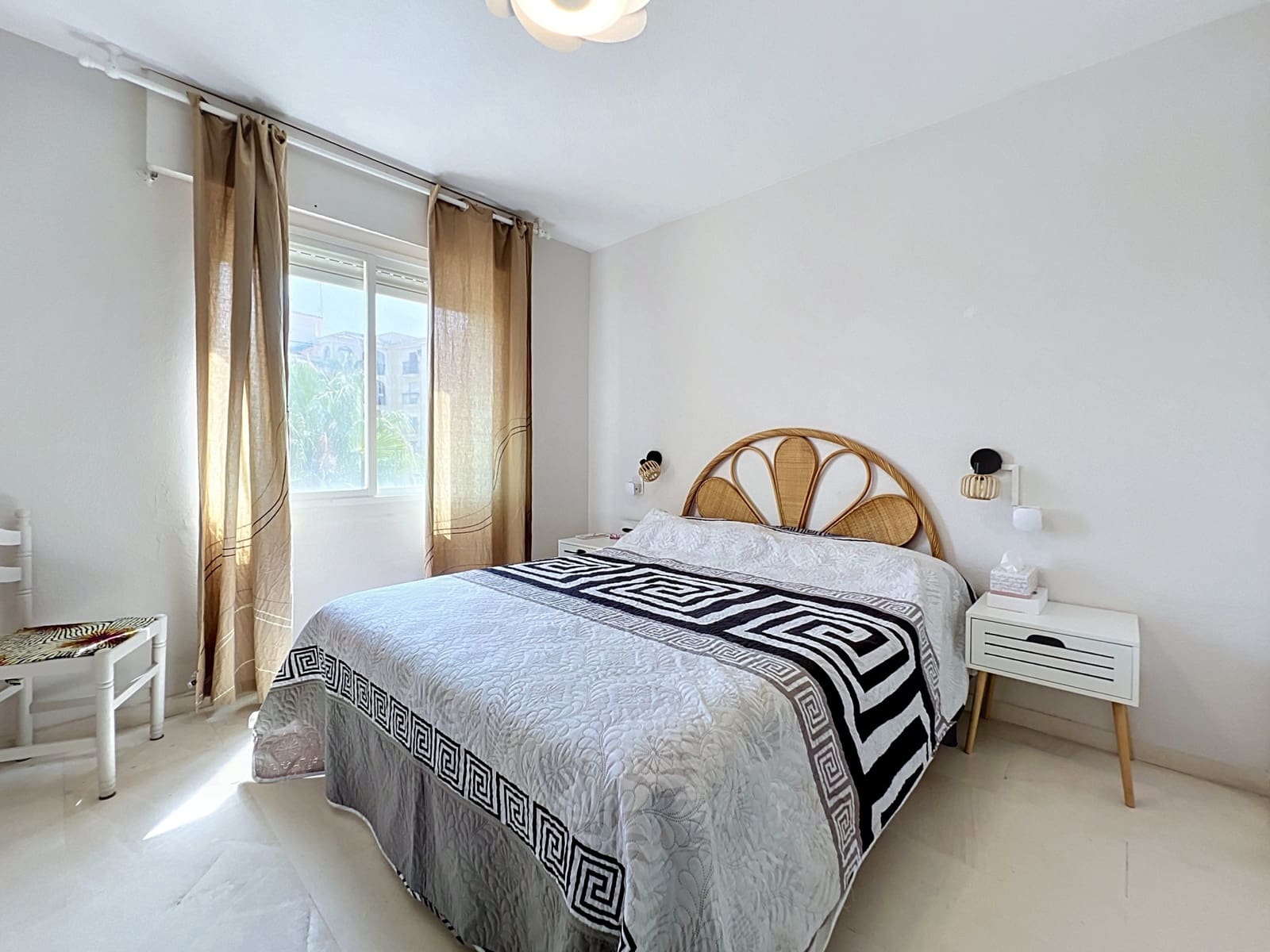 Apartamento de 2 habitaciones en San Luis de Sabinillas en venta - 249.000 € (Ref: 10033587)